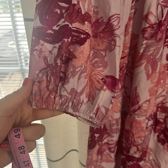 Gilli plus size floral Vneck dress - Picture 5 of 8